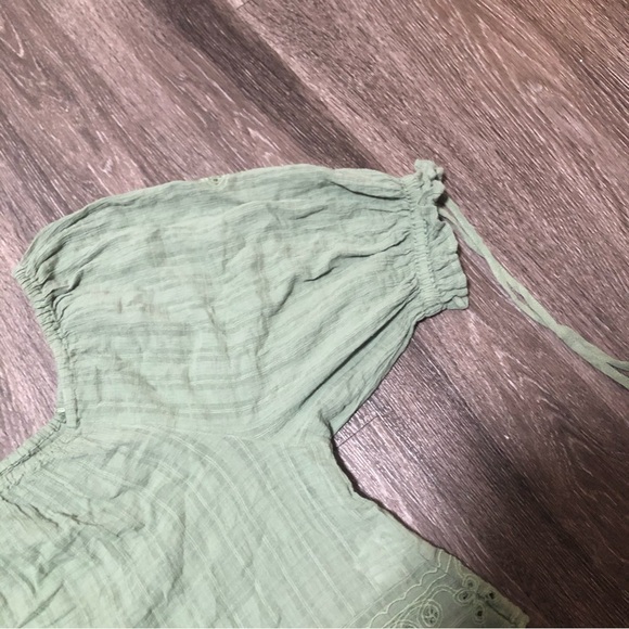 American Eagle Sage Green Eyelet Lace Square Neck Crop Top | Puff Sleeves M - Picture 3 of 7